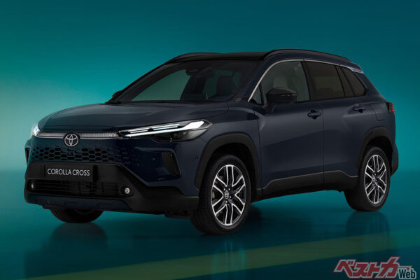 マイナーチェンジを受けたトヨタ カローラクロス。ボディと同色の六角形ハニカムフロントグリルが特徴的(写真は欧州仕様)