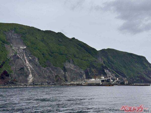 青ヶ島では多く運転する日でも15kmほど。急勾配も多いこの島では電気自動車のN-VAN e:が最適じゃないか!!