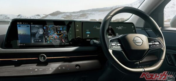 日産「アリア」はカーナビが標準搭載。各種情報を映し出すインフォテイメントモニターとして、そしておさまりいいデザインとして成立させる上でも、オールセットとなるクルマが増えている