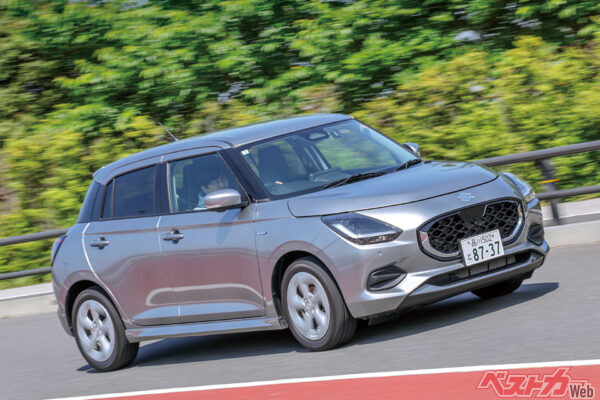 スズキ スイフト（ハイブリッドMX）　全長3860×全幅1695×全高1500mm、WB2450mm、車重920kg。直3、1.2L・MHEV（エンジン82ps/11.0kgm＋モーター3.1ps/6.1kgm）、WLTCモード燃費25.4km/L。駆動方式FF