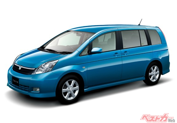 トヨタ アイシス プラタナ。大人4人はもちろんのこと、未就学児からお年寄りまで、様々な人に使いやすいクルマがアイシスなのである。