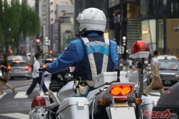 指導取締りは、白バイや自転車を利用するほか、交通検問により実施される