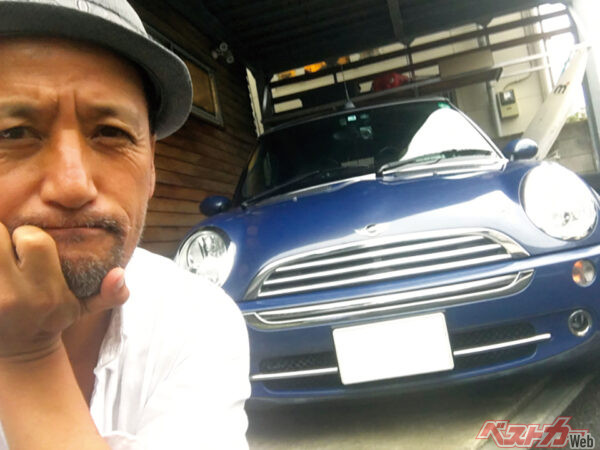 ミニクーパーコンバチの5速MTの味のあるフィーリングは小沢氏のお気に入り