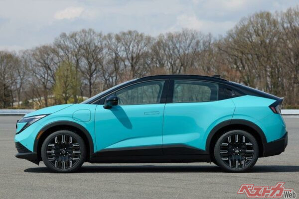 新型になって、全幅が広がったことで前面投影面積は若干増えたが、空気抵抗係数（Cd値）は従来型の0.28に対して、0.26に向上している