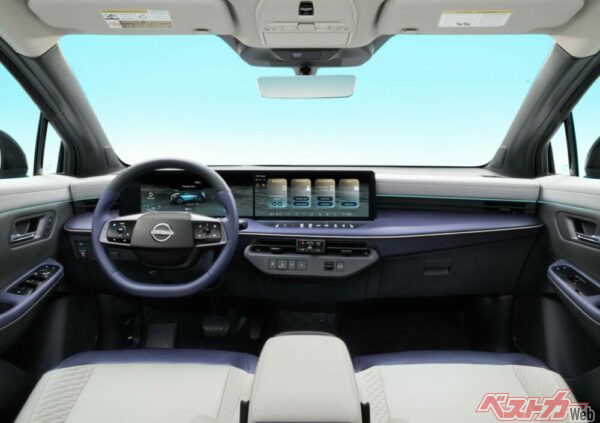 14.3インチのデュアルディスプレイを備える新型リーフのコクピット