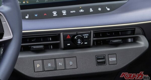 新型リーフもボタン式シフトに!! セレナやパトロールなどはピアノブラックとなっているが新型リーフは少々地味な印象