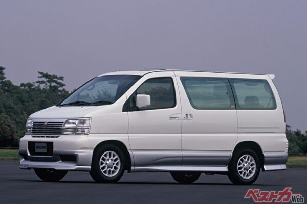 1997年登場の初代日産 エルグランド。高級ミニバンと言えばエルグランドだった初代登場時。圧倒的押し出し感があった