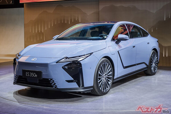 ワイド＆ローなスタイルを実現。流麗なスタイルだがラゲッジは独立している