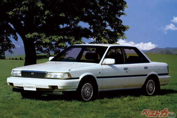 初代ESのベースとなったトヨタ カムリ・プロミネント。これをベースに、内外装をレクサス車と呼べるレベルに仕立て直した