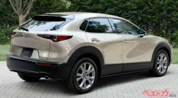 筆者、個人的に大好きなCX-30のリアスタイル。全体的にガラスエリアを極端に小さくしたデザインもいい感じ!