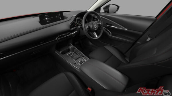 Black Selectionグレードの室内もしっとり質感!