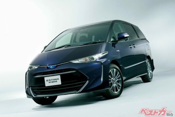 ハイブリッドももちろんオススメ。全グレードアクセサリーコンセント標準装備なのはかなり捗るだろう