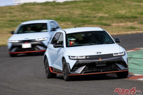 走りの評価が高いIONIQ 5 N。ドリフト走行を可能にするシステムや、10秒だけ41psが上乗せされるブーストモードを搭載するなど、「BEVは退屈」というイメージをぶっ壊した