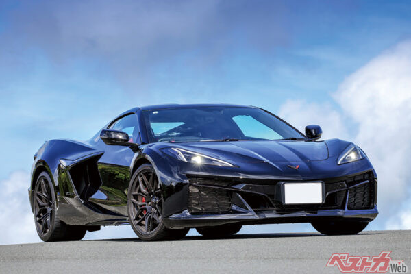 シボレー コルベット（2020年～）。現行コルベットは伝統のFRを捨てMRとなった点など、大きな節目となったモデルで、この手のクルマでは安い