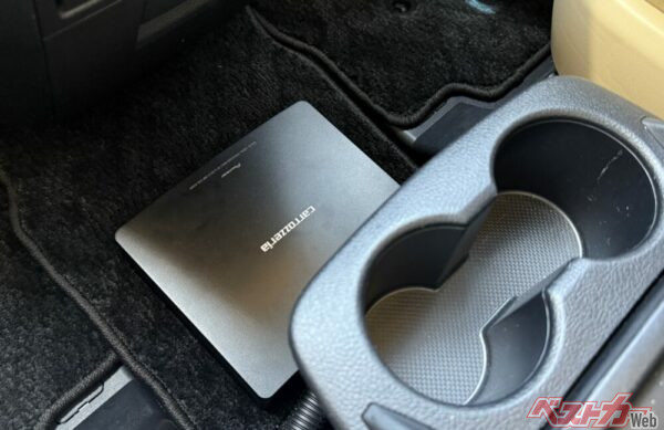 こんなにコンパクトなのに車内の音響を素晴らしく変えてくれるのだ