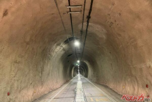 素掘り吹き付けのトンネル