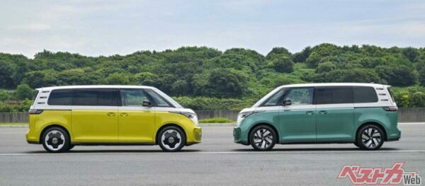 左が7人乗りのロングホイールベース（LWB）、右が3列6人乗りのノーマルホイールベース（NWB）