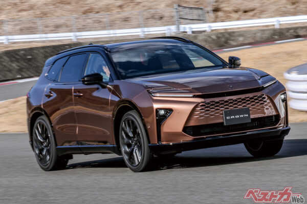 トヨタ クラウンエステート（2025年3月25日発表）。2.5L・HEV（635万円）　2.5L・PHEV（810万円）