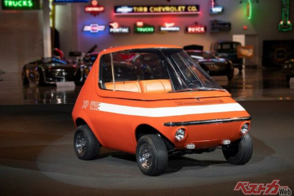 「GM 512E」のフロントビュー。タイヤがギリギリまで外側に配置されているので、意外にどっしり感があるデザインとなっている