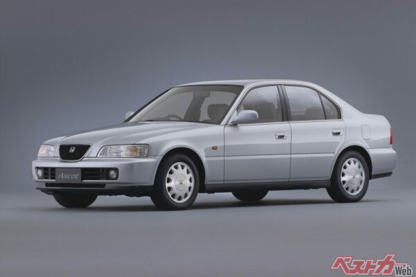 本家モデルチェンジのよって2.5Lモデルが登場し、2.3Lのイノーバを喰ってしまうことに…… 画像はアスコット 2.5S