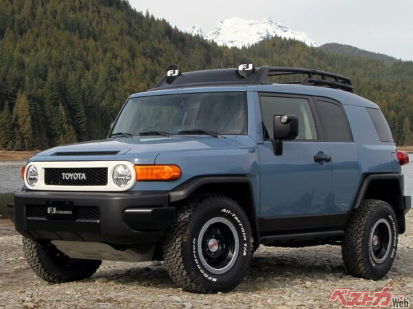 未だ人気が高いFJクルーザー。特徴的なヘッドライトや形がファンを魅了