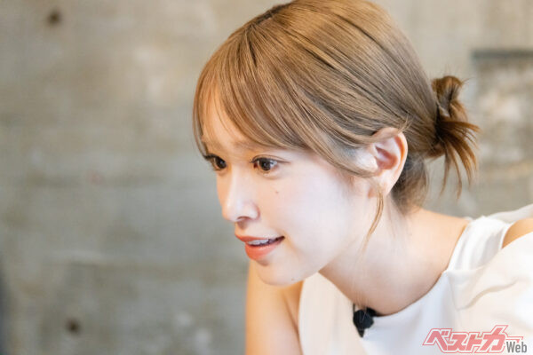 母親と一緒に包んだ餃子の話など、思い出話に瞳が輝く