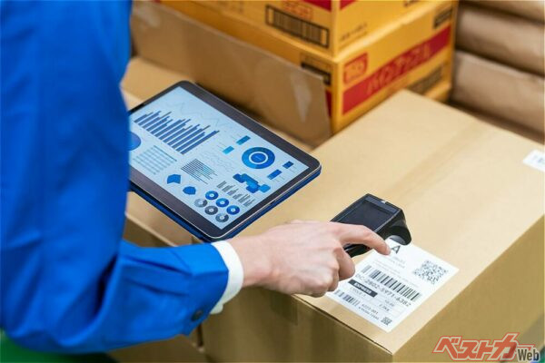 QRコードは、暮らしはもちろん産業分野でも大活躍している（metamorworks@Adobestock）