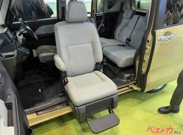 ピラーレスゆえターンシートの可動域が随一。介助が必要な場合などピラーがないことにより使いやすいのだ