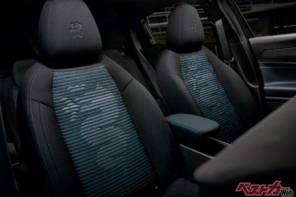 イブリダ コアが装着するファブリックシート。アルファロメオのロゴマークが入るなど、特別感を演出