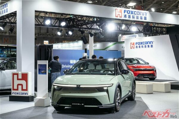 モデルBは全長4.3m級のクロスオーバーSUV。ロングホイールベースで広い車内を実現している