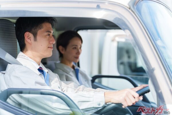 乗り心地も良くお金もかからない運転のために、ブレーキ操作を今一度、見つめ直してほしい。(taka@Adobestock)