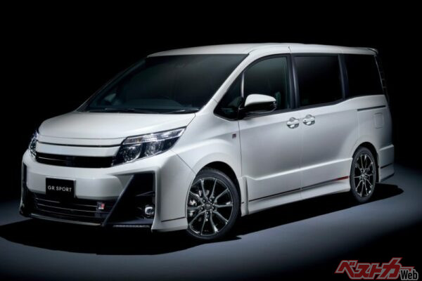 ミニバンなのにボディ補強や空力性能を求めたのがノア GR SPORT