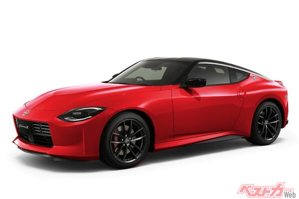 現行型からフォルムが大きく変わったフェアレディZにも赤が似合う！