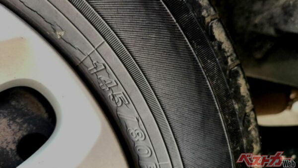 走行頻度が少なくても劣化は進行。危険な状態のタイヤで走行することがないよう、購入から時間が経ったタイヤの状態はマメにチェックしよう