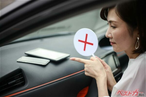 「熱ダレスマホ」を車内で救え！ 夏のドライブを快適にする小技とは？
