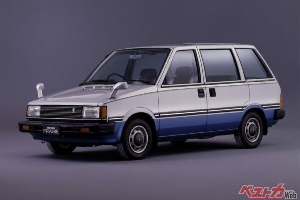 初代プレーリー。センターピラーレスのフルオープン構造を世界で初めて搭載