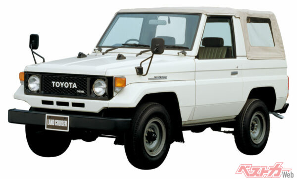 1984年登場のランドクルーザー70。ドアミラーではなくフェンダーミラーとなっている