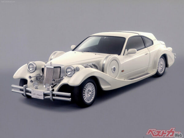 1990年登場のラ・セード。この見た目でベースはシルビアだというのだからおどろき。画像はS15をベースにした2代目