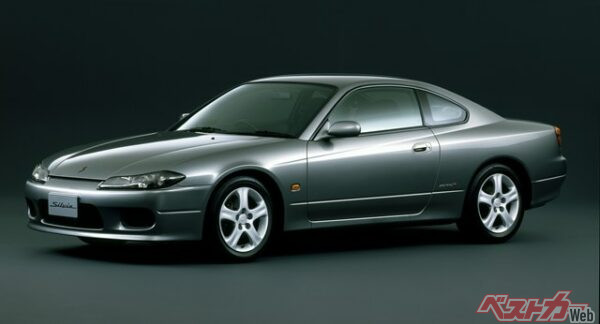 S15シルビアとよーく見比べてみよう。ラ・セードにシルビアの面影を見出せるだろう