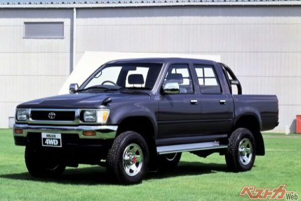 ベースとなった5代目ハイラックスのダブルキャブ仕様車