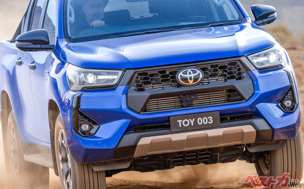 ランクルも歩む道か】ハイラックス2.8Lディーゼルを電動化!! 48V「新型