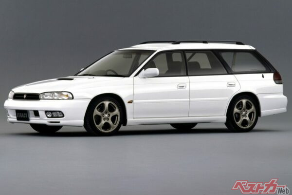 カルディナが挑もうとした王者レガシィツーリングワゴン。画像は2代目GT-B。2Lで280psに到達した脅威のモデルだった。