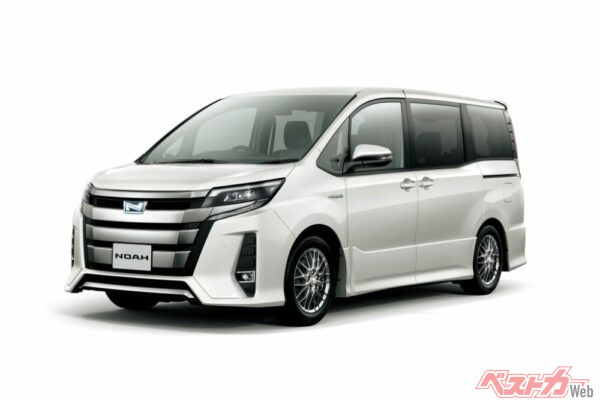 ミニバンでも人気が高いミドルサイズクラス。ノアとセレナでは年間の保険料が7000円差となった