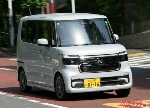 改めてN-BOXカスタムを走らせてみると軽自動車とは思えない上質な走りに驚いたが……