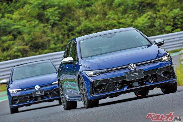 VW ゴルフR。アドバンスモデルには、20％軽量化された19インチアルミホイールと、減衰力可変ダンパーのDCCが装備される