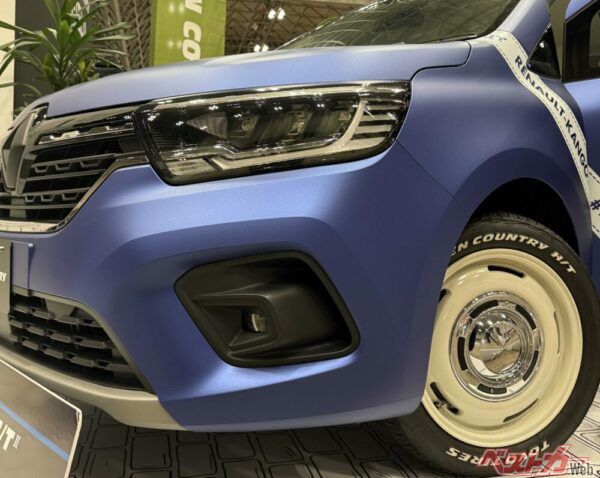 アイボリーカラーのホイールも相まってカングーに似合いすぎるよ、マジで