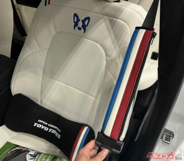 トリコロールカラーがいいね!! ちなみにこのシートカバーも特注品!!!