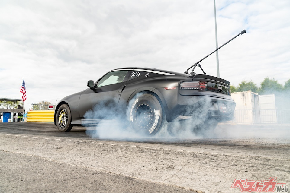 倍じゃん!!!! フェアレディZ が800馬力ってホント!? 衝撃の姿がスゴい