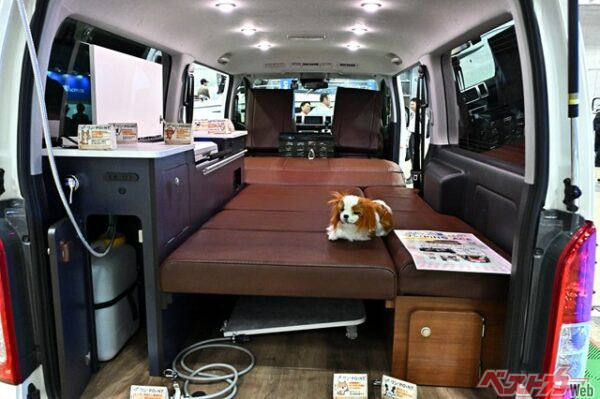 充実した装備、居住性だがキャンピングカーというわけではない。それでも十分愛犬と楽しめるクルマになっている