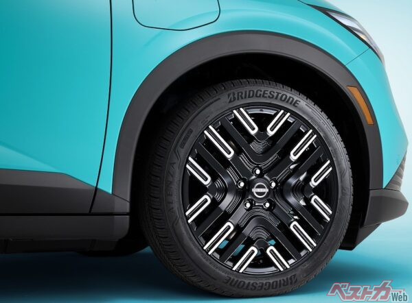 最大19インチ(235/45R19)の大径タイヤで5.3mの最小回転半径を達成。これは先代リーフ並(5.2~5.4m)だが、せっかくのEV専用プラットフォームなのだから、「小回りがいい」と感じる5.1m並を期待したいところ